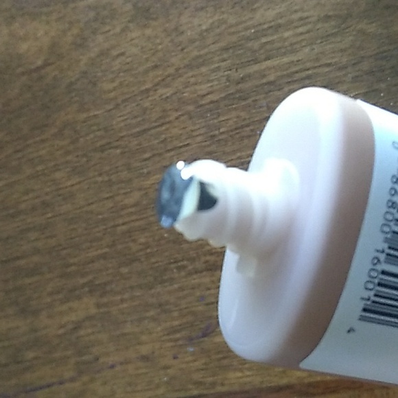 Neutrogena Clear Coverage Flawless Matte CC Cream - maple 7.0 - Picture 4 of 4